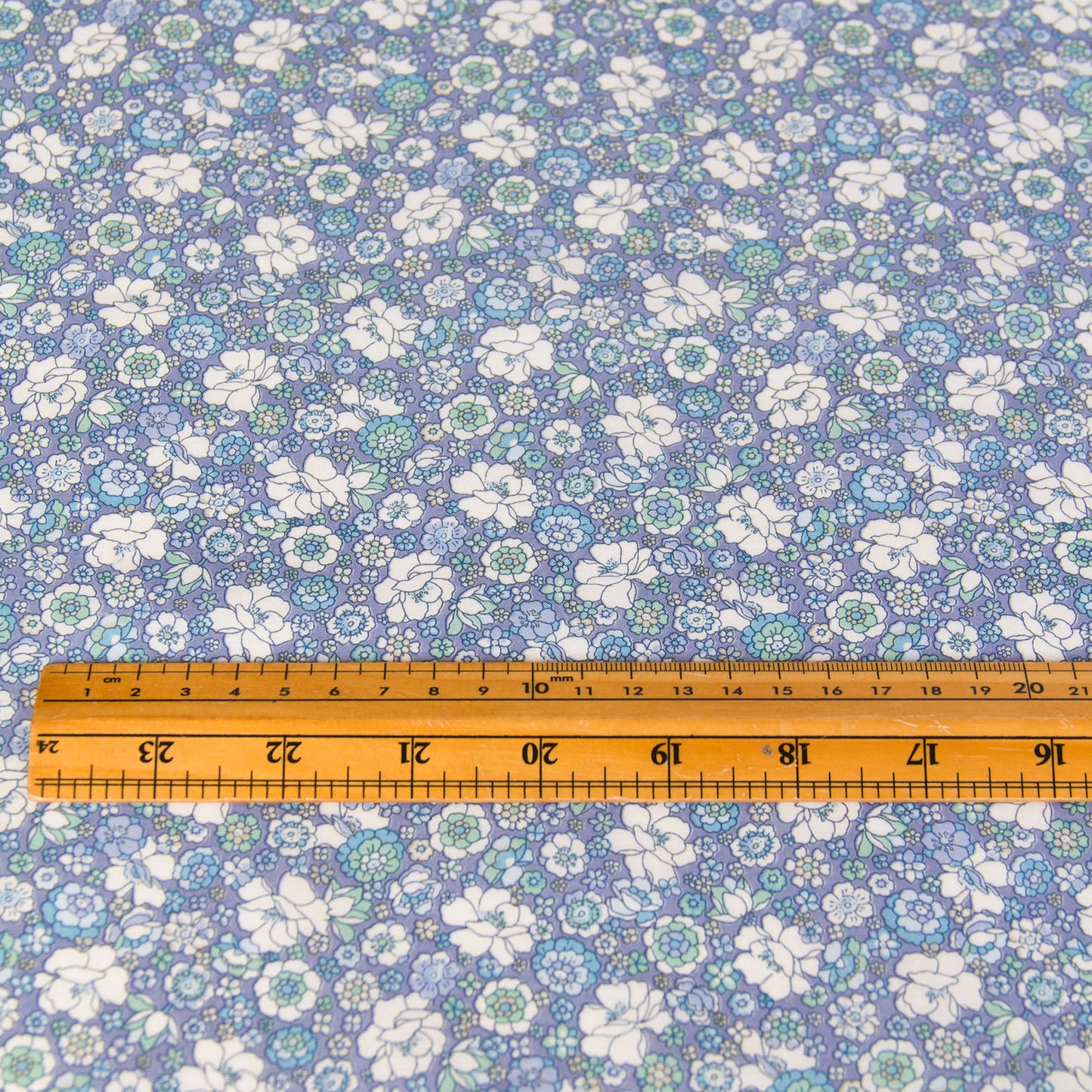 Tissu léger en coton lawn, motif Kokka Flower, noir, vendu au mètre