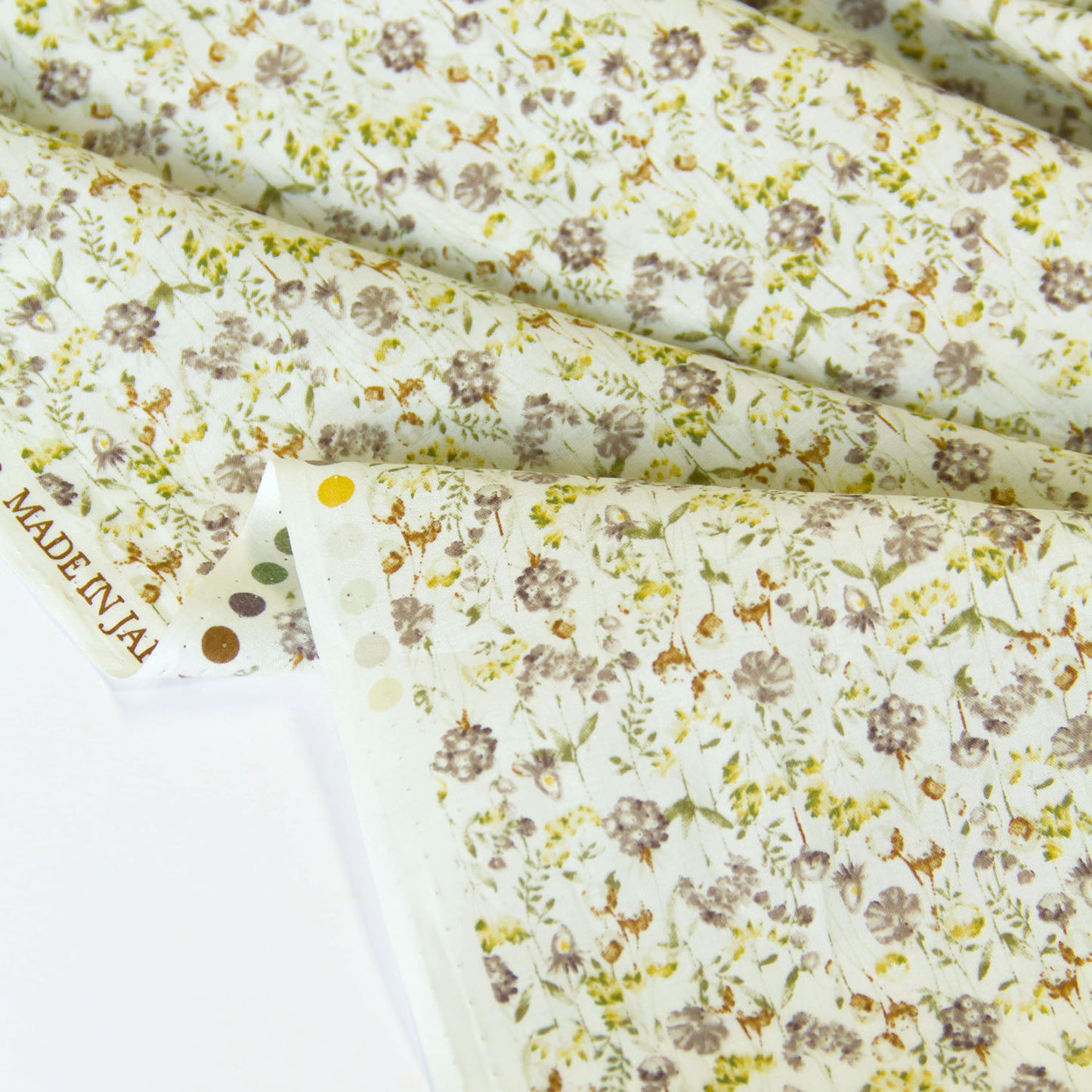 Tecido de algodão leve com estampado floral a metro.