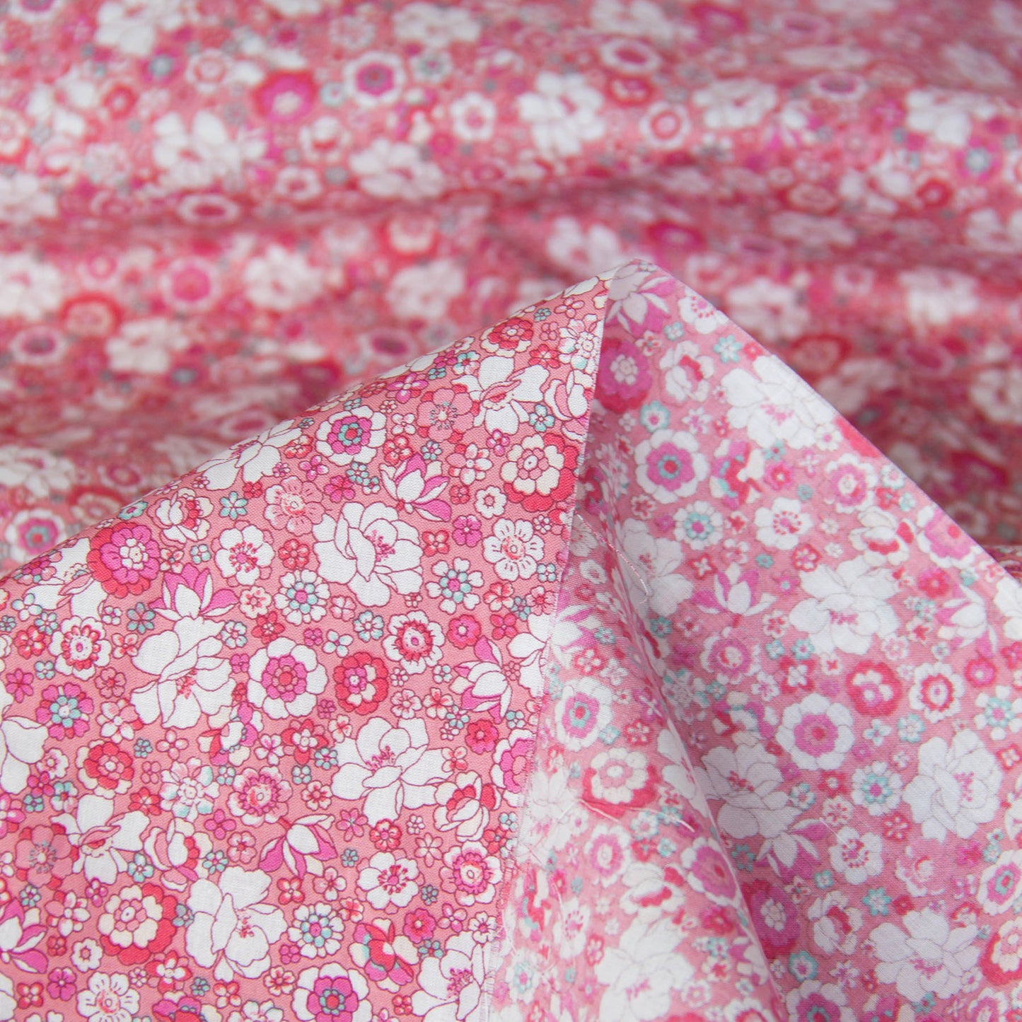 Tissu léger en coton lawn, motif Kokka Flower, noir, vendu au mètre