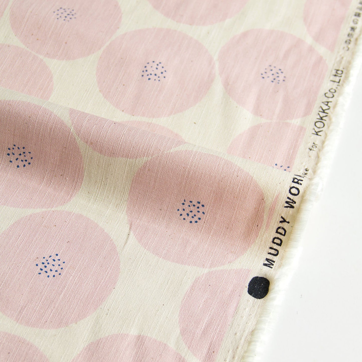 Toile de coton Mortley Cross Muddy Works rose naturel au mètre