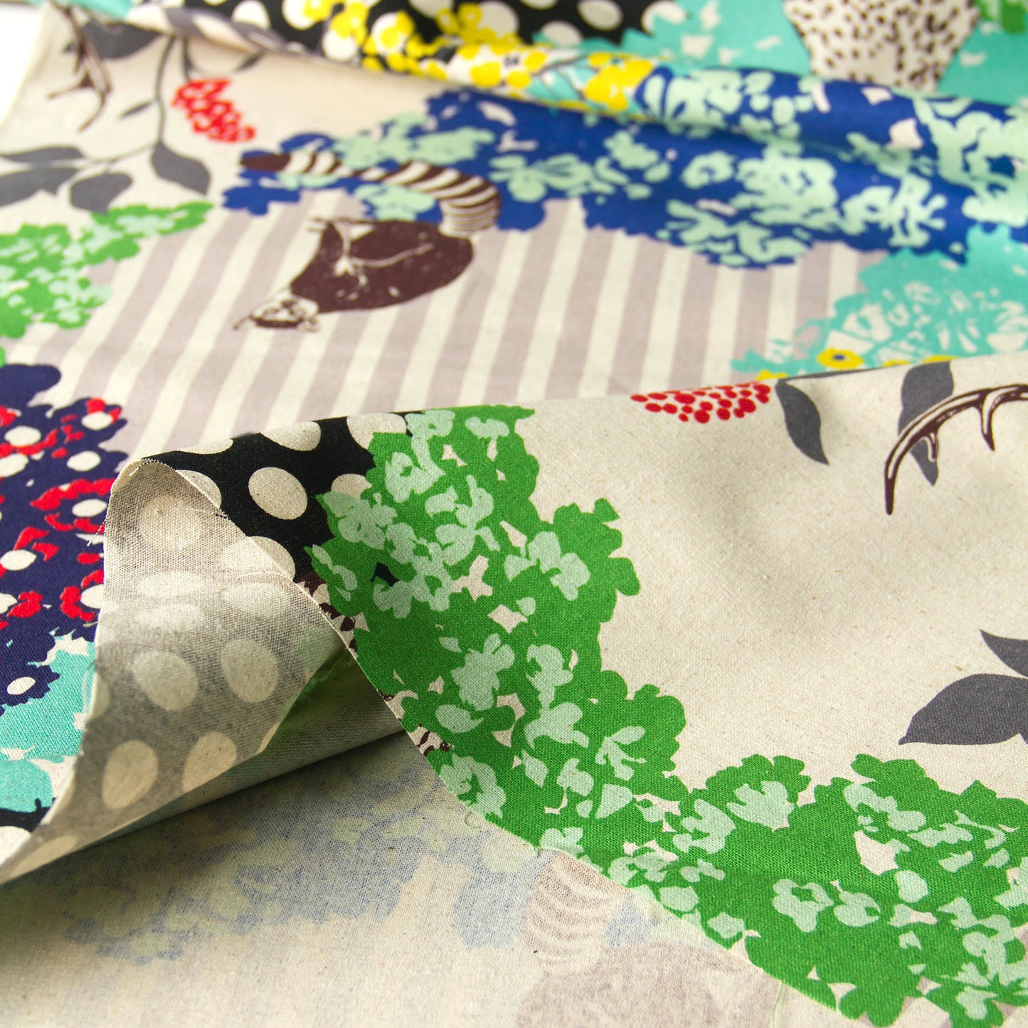 Toile de coton et lin Echino par Etsuko Furuya, motif losanges bleus, vendue au mètre