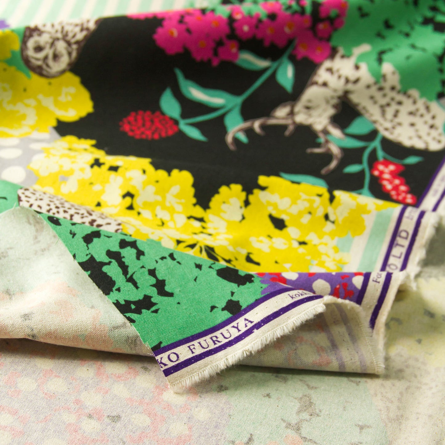 Toile de coton et lin Echino par Etsuko Furuya, motif losanges bleus, vendue au mètre