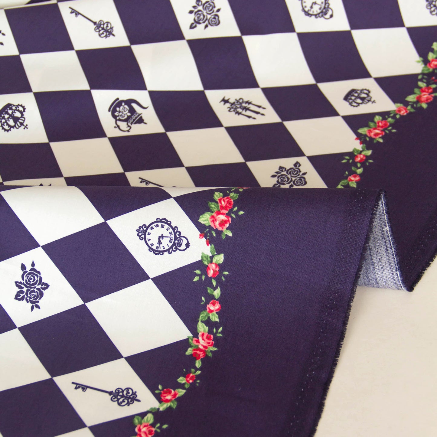 Tissu léger en coton lawn, motif Kokka Flower, noir, vendu au mètre