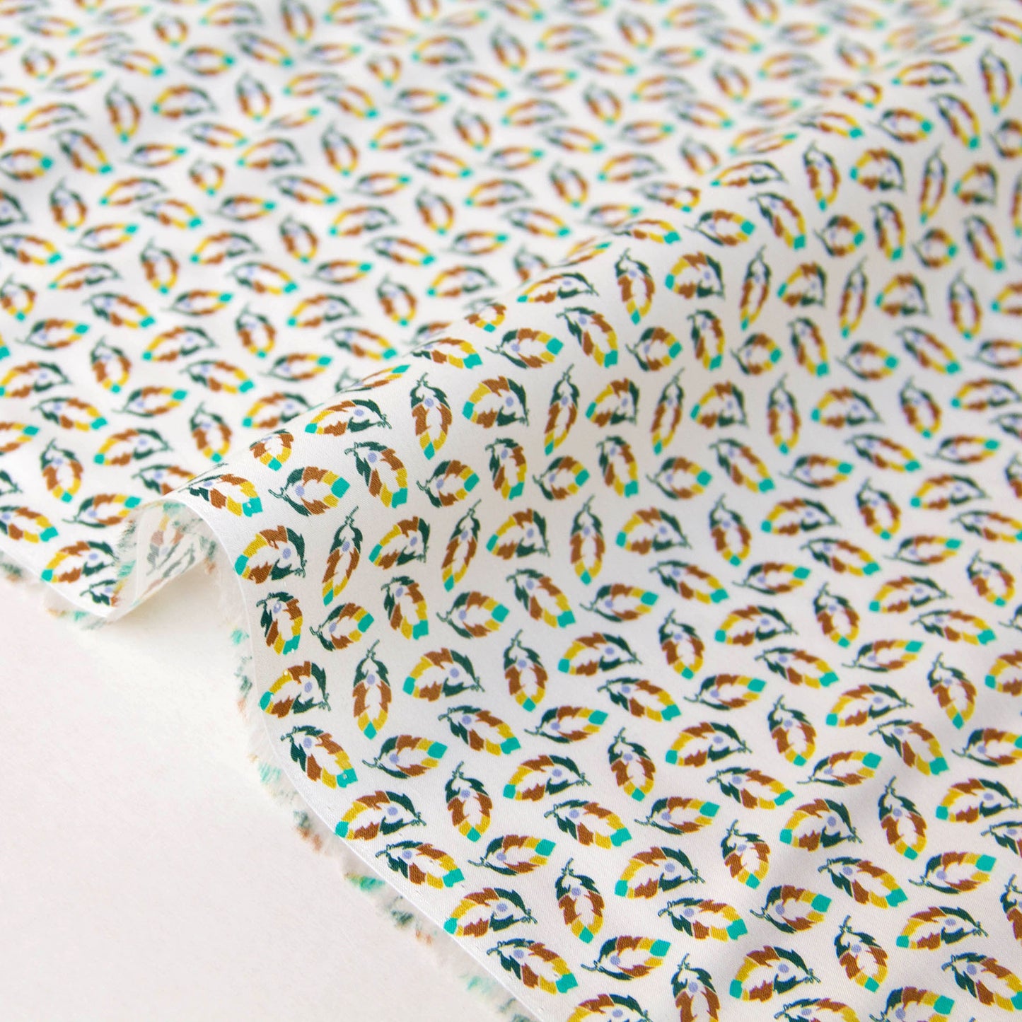 Tissu léger en coton lawn, motif Kokka Flower, noir, vendu au mètre