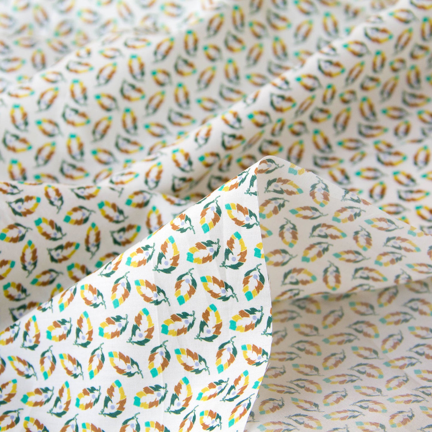 Tissu léger en coton lawn, motif Kokka Flower, noir, vendu au mètre